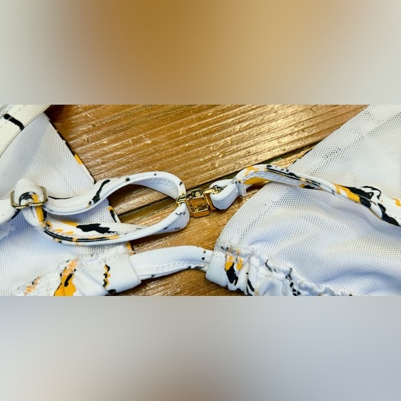 NWT Andie X Demi Moore Tropaz String Bikini Top in White Firecracker Print Large - Picture 8 of 11